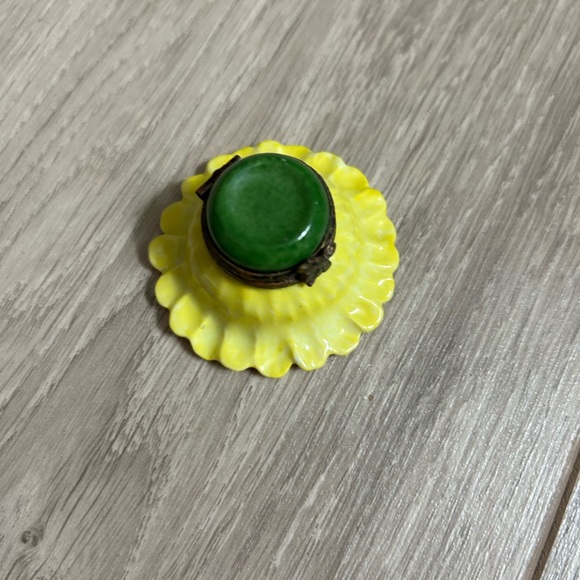 Limoges France Handpainted Yellow Daisy Trinket Box. 2” W x 1 1/8” H. No chips - Picture 4 of 8